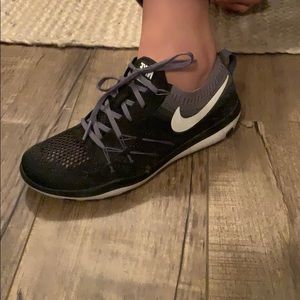 NIKE FREE FOCUS FLYKNIT